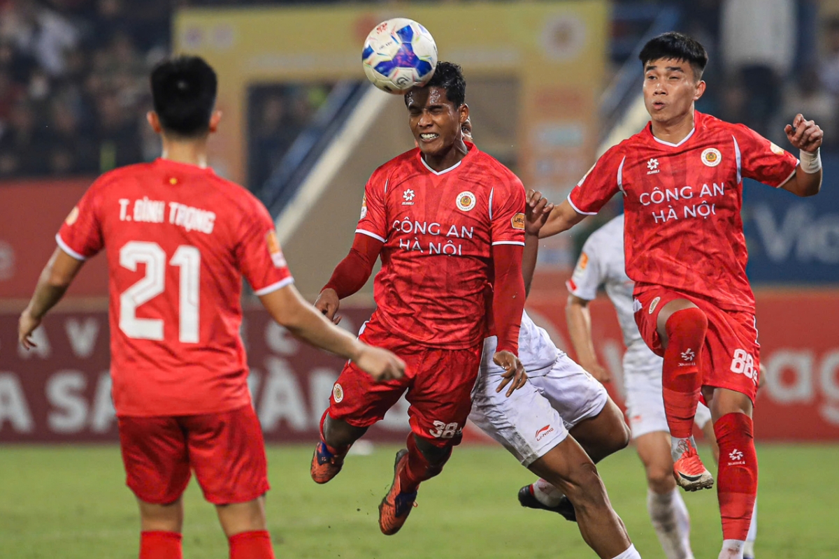 CAHN là đội chơi chủ động hơn và tạo được nhiều cơ hội nguy hiểm.