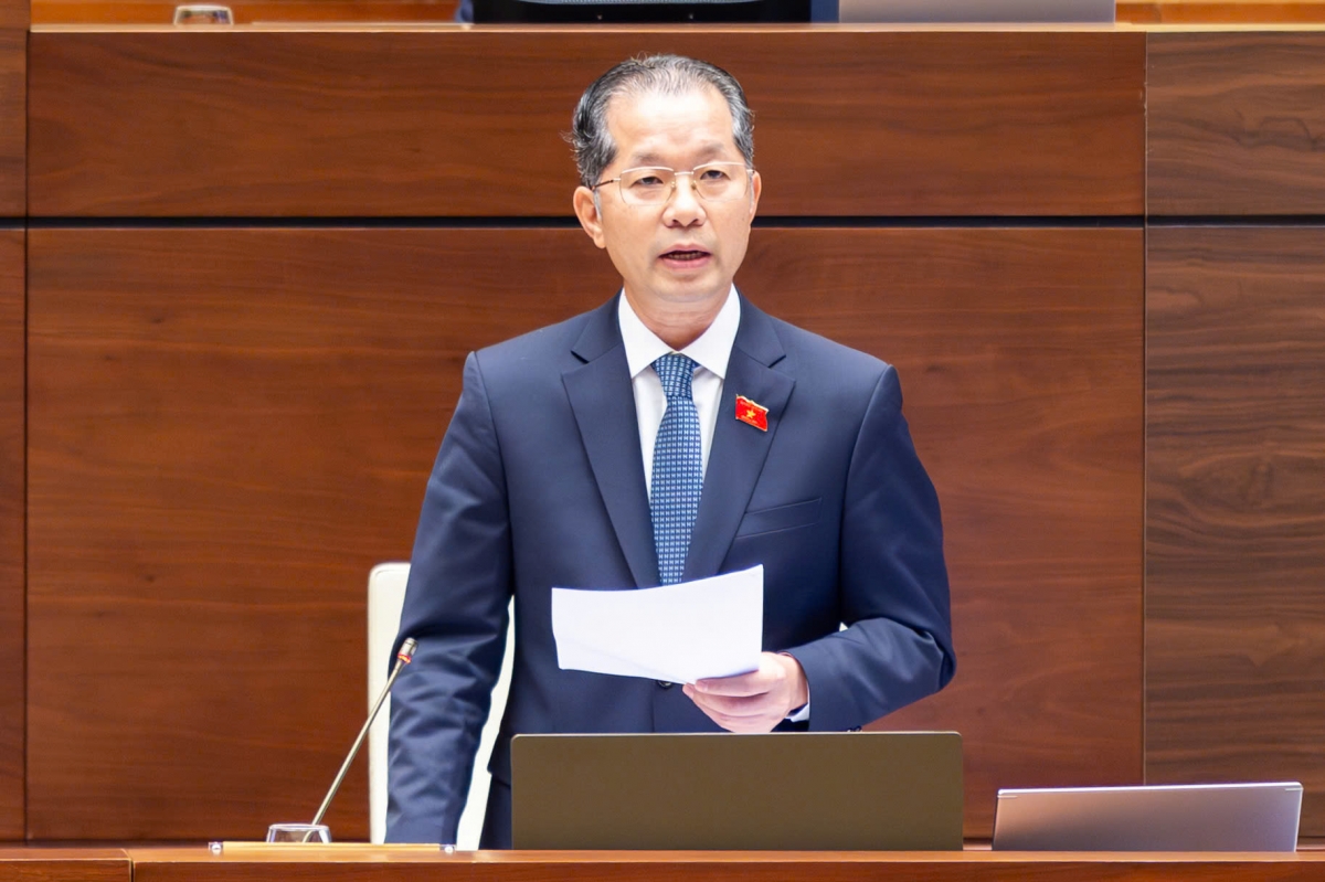 Chánh án Tòa án nhân dân tối cao Nguyễn Văn Quảng giải trình, làm rõ một số vấn đề đại biểu Quốc hội nêu. (Ảnh: Quốc hội)