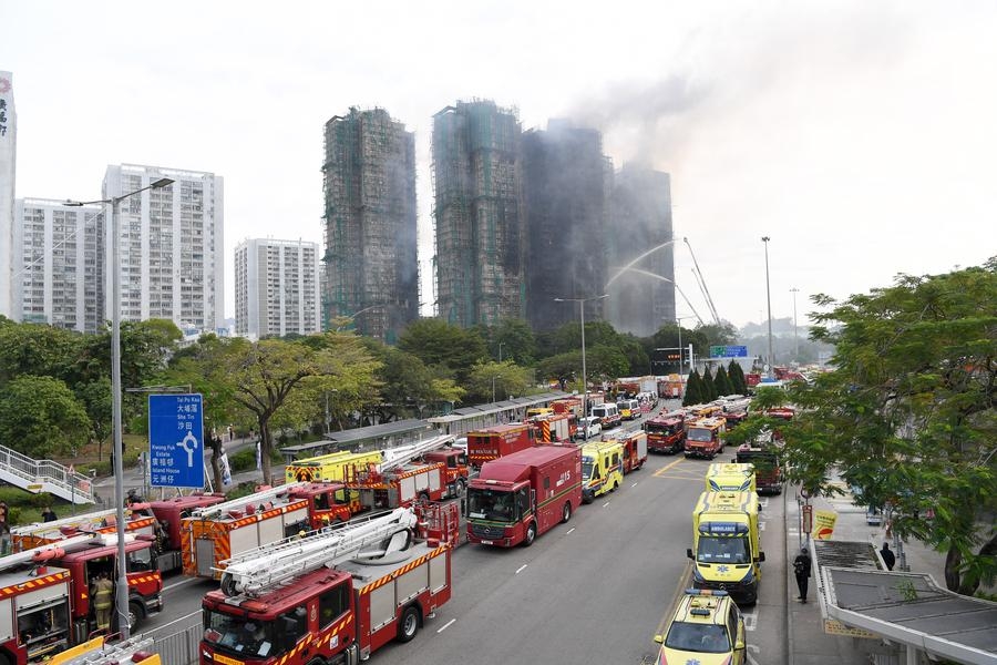 Cháy chung cư tại Hong Kong. Ảnh: Tân Hoa xã