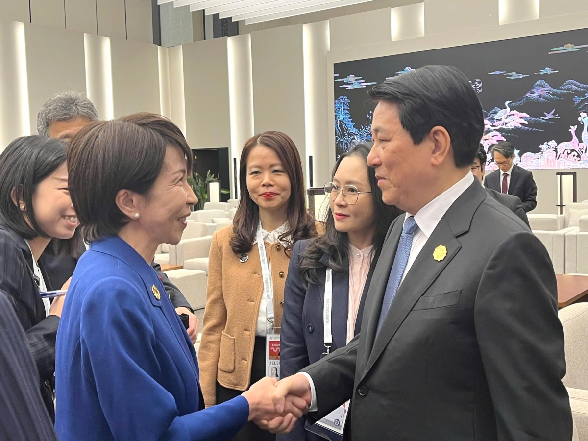 Chủ tịch nước Lương Cường gặp Thủ tướng Nhật Bản Takaichi Sanae