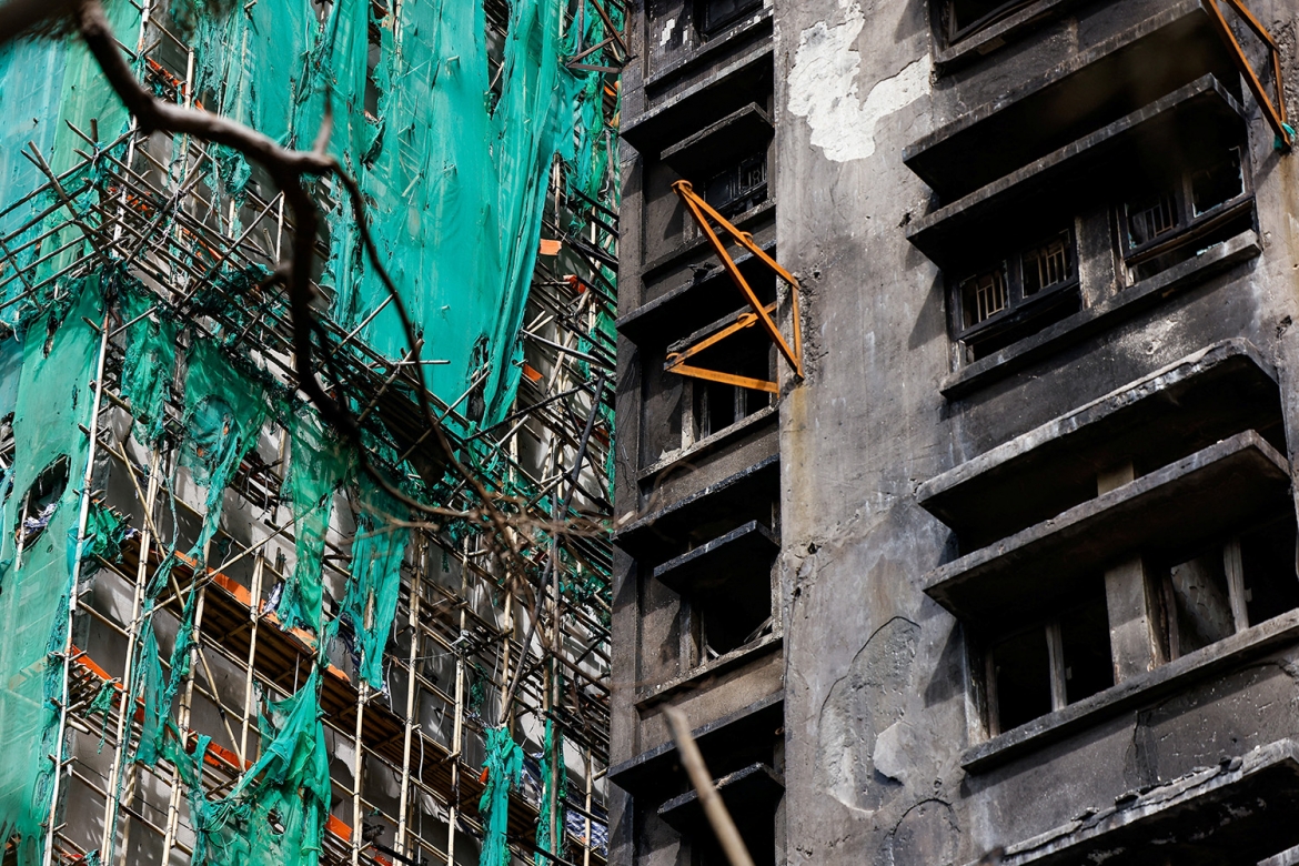 Một góc tòa nhà của khu chung cư Wang Fuk Court ở Tai Po, Hong Kong sau vụ hỏa hoạn chết người, ngày 29/11/2025. Ảnh: Reuters