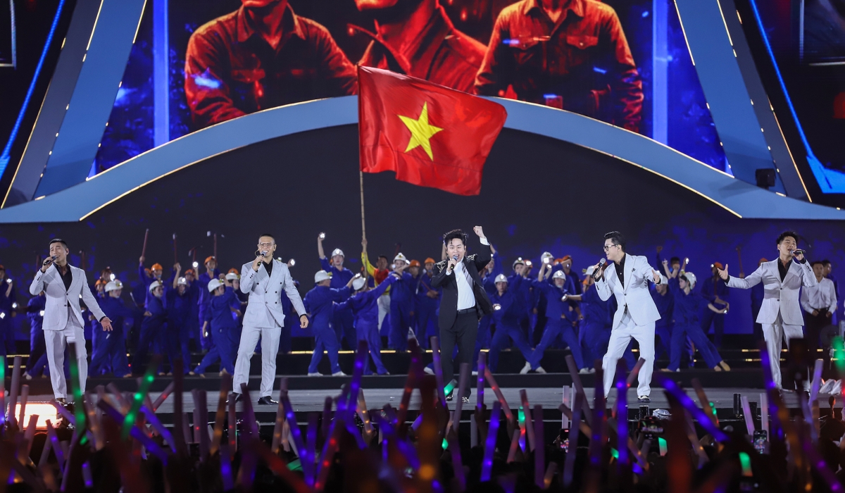 Concert Hạ Long ngày 29/10 vừa qua có sự kết hợp của nhiều nghệ sĩ đang có sức ảnh hưởng lớn, giữa âm nhạc truyền thống và hiện đại