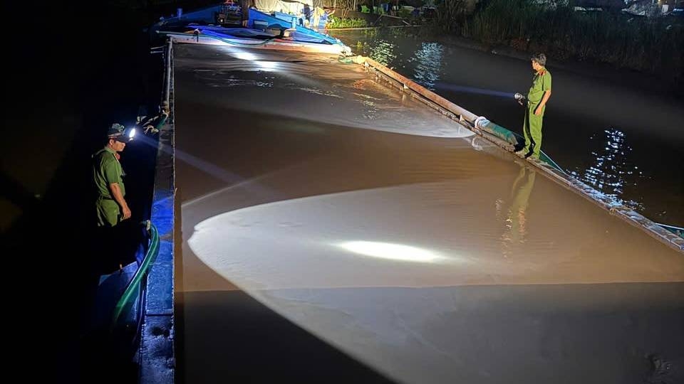 Các phương tiện tàng trữ, vận chuyển cát không có nguồn gốc đều bị xử lý.