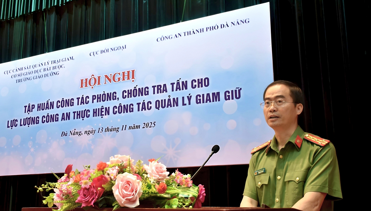 Đại tá Nguyễn Hoa Chi, Phó Cục trưởng Cục Đối ngoại, Bộ Công an phát biểu tại hội nghị