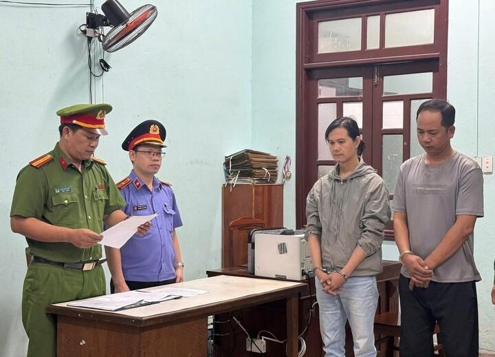 Hai đối tượng hành hung tài xế xe công nghệ bị bắt giam. (Ảnh: C.A)