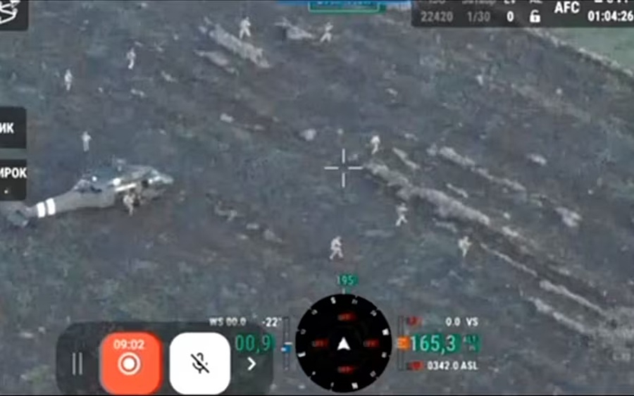 Đặc nhiệm Ukraine đổ bộ từ trực thăng xuống Pokrovsk. Ảnh: Quân đội Ukraine.