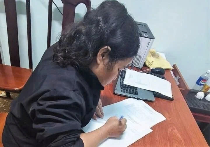 Một trường hợp đăng tin sai sự thật lên mạng xã hội được mời lên Cơ quan Công an làm việc. (Ảnh: Báo Đắk Lắk)