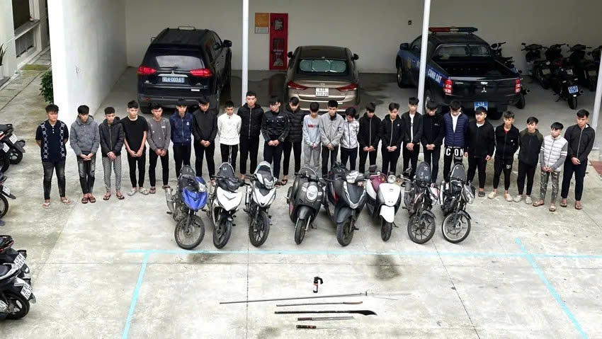 Nhóm thanh thiếu niên đi đánh nhau từ mâu thuẫn trên tiktok. Ảnh: CA