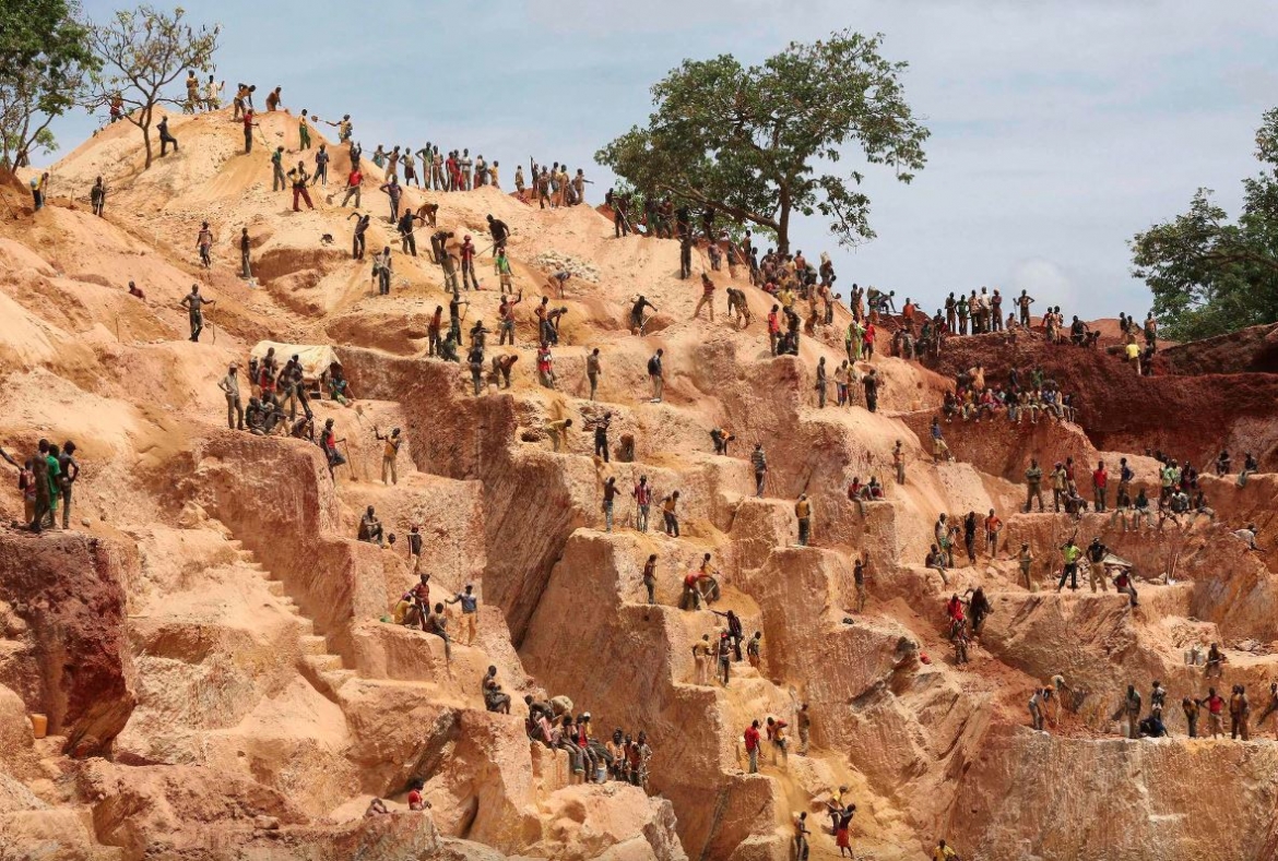 Mỏ vàng ở phía bắc thành phố Bambari, Cộng hòa Trung Phi, nơi nhiều nhóm nổi dậy hoạt động ngang nhiên trong bối cảnh quốc gia này vẫn chìm trong bất ổn. Ảnh: Reuters