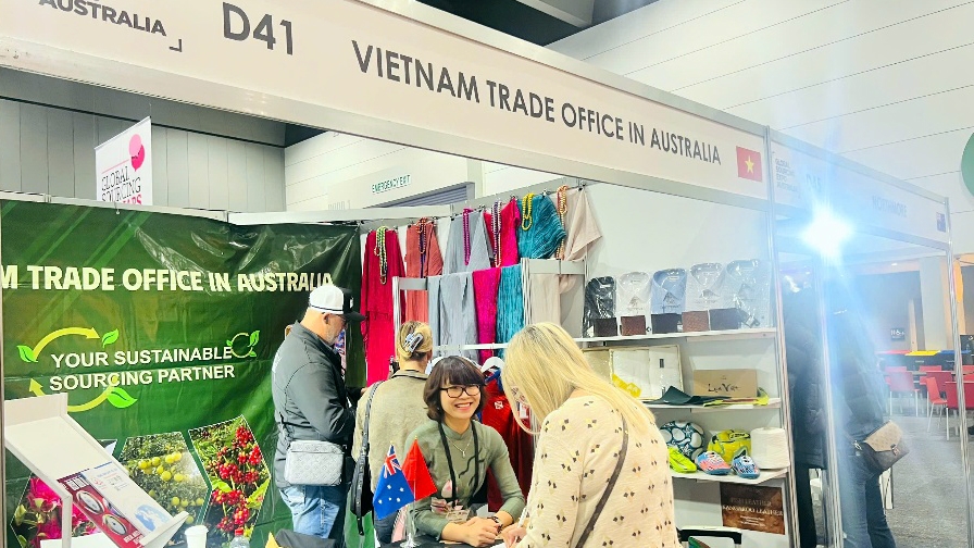 Nhà mua hàng tìm đến gian hàng Thương vụ để nhờ kết nối với các nhà cung cấp Việt Nam