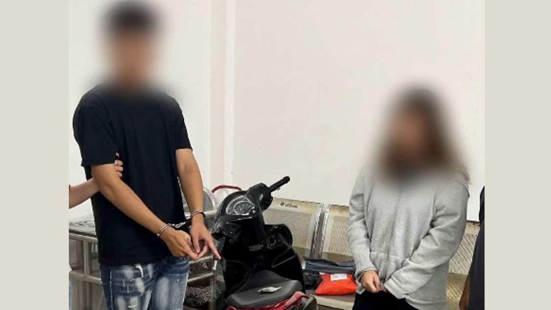 Đôi nam nữa bị phát hiện mang ma túy trên phố Hàng Bông, Hà Nội