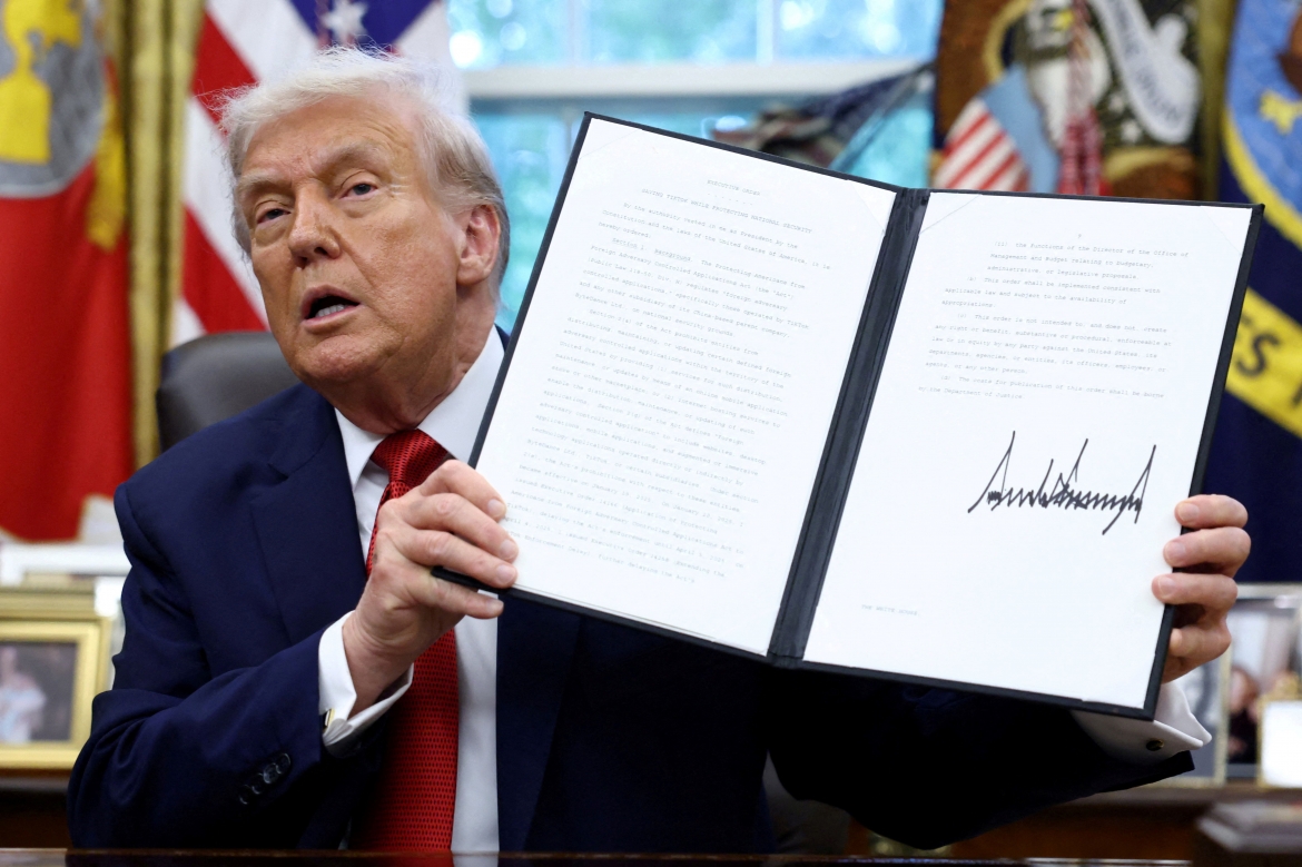 Chính quyền Tổng thống Donald Trump đang ra lệnh xem xét lại tất cả những người tị nạn vào Mỹ dưới thời Tổng thống Joe Biden. (Ảnh: Reuters)