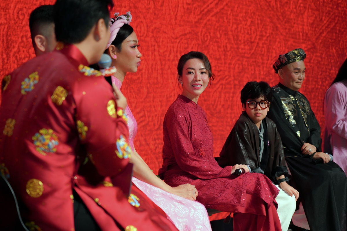 Thu Trang có nhiều màn "đấu khẩu" với nghệ sĩ Xuân Hinh