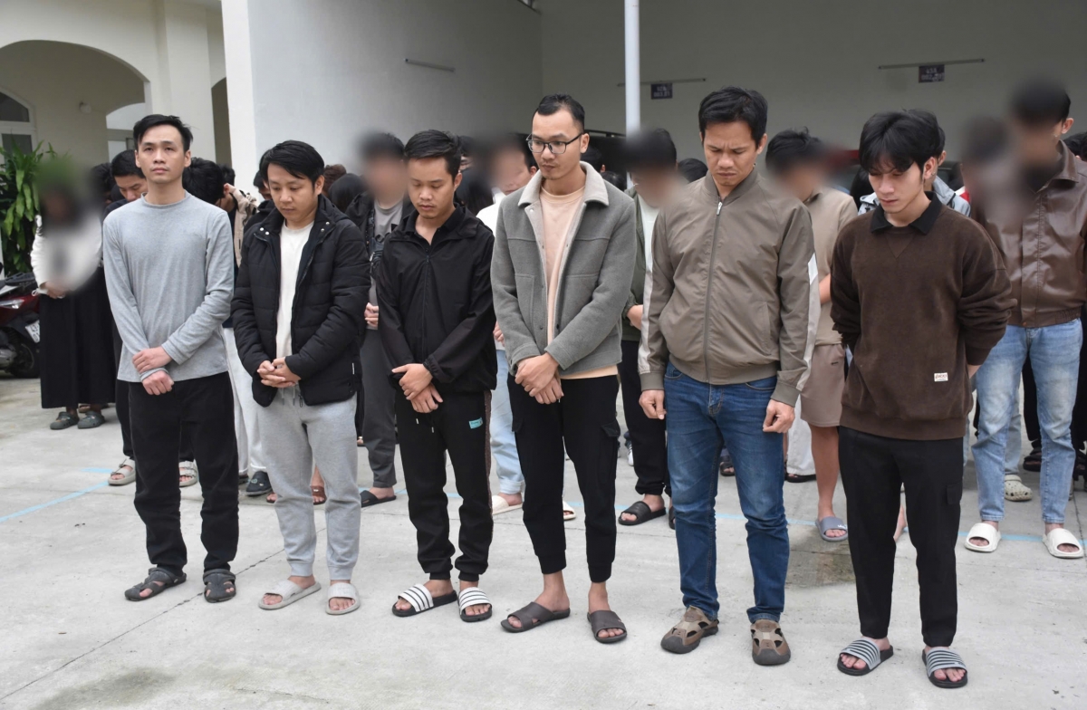 Đáng chú ý, các đối tượng đều đã tốt nghiệp Đại học chuyên ngành công nghệ thông tin hoặc tài chính kế toán.