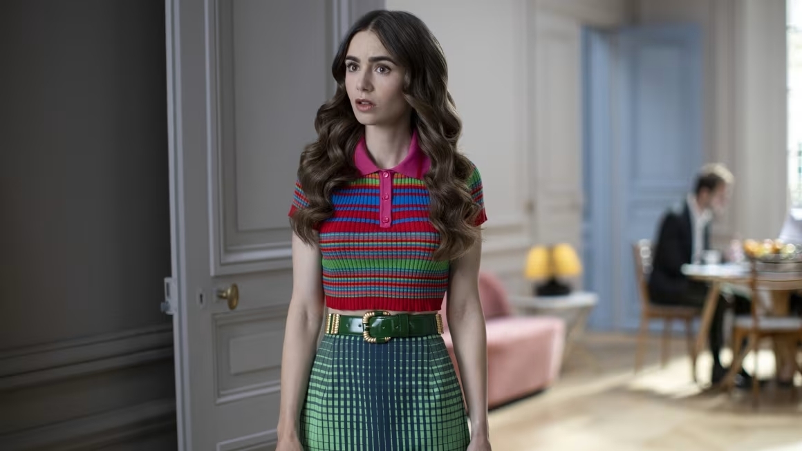 Lily Collins trong vai Emily Cooper – biểu tượng giải trí toàn cầu, thu hút triệu người xem trên Netflix khắp thế giới. (Ảnh: Netflix)