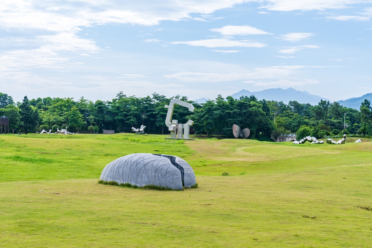 Flamingo Đại Lải Resort là nơi sáng tác và lưu giữ hơn 50 tác phẩm điêu khắc lớn của nghệ sĩ trong nước và quốc tế