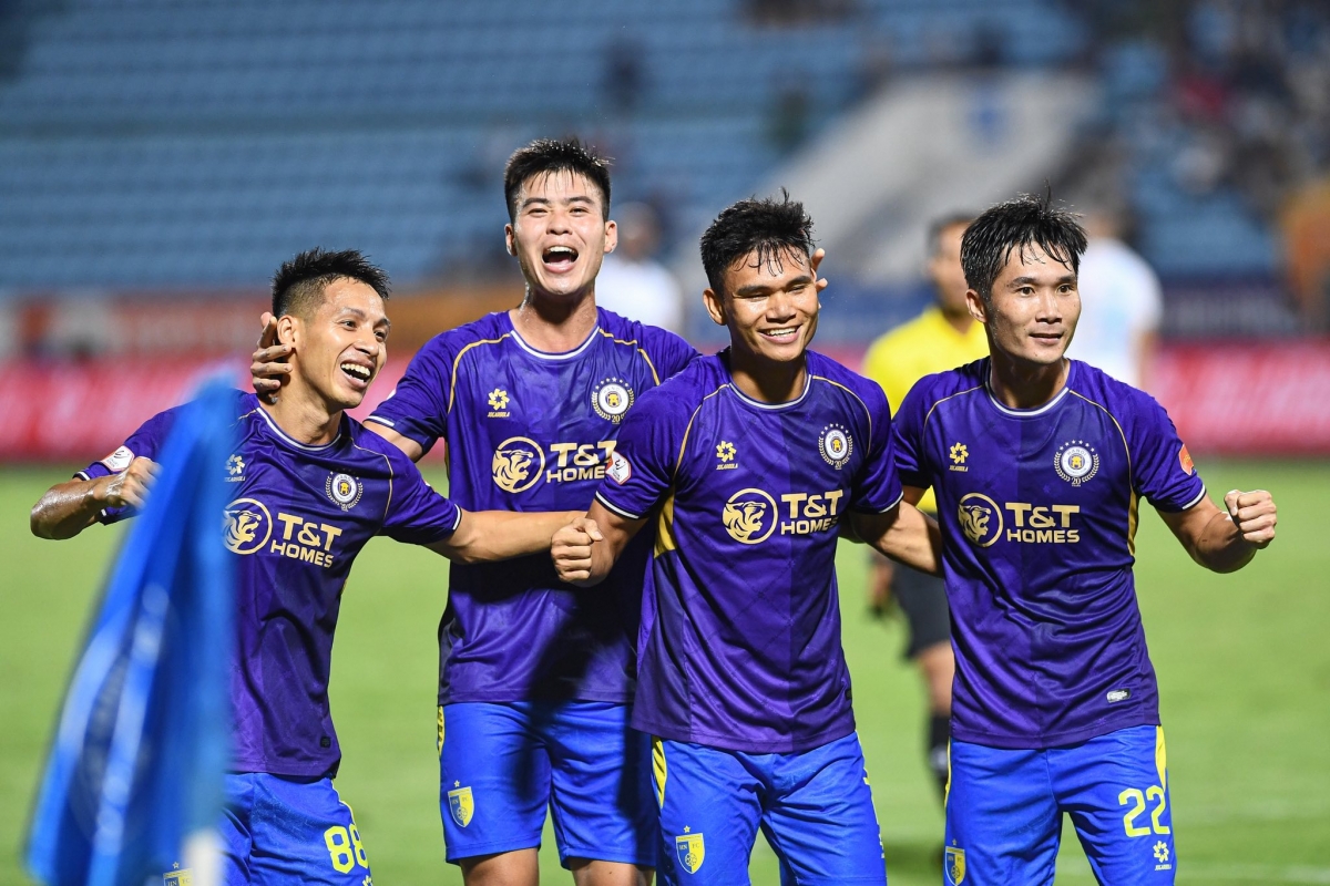 Hà Nội FC so tài với HAGL ở giải tứ hùng.