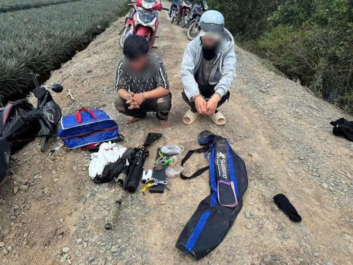 Hai đối tượng mang súng đi săn bị công an lập hồ sơ xử lý