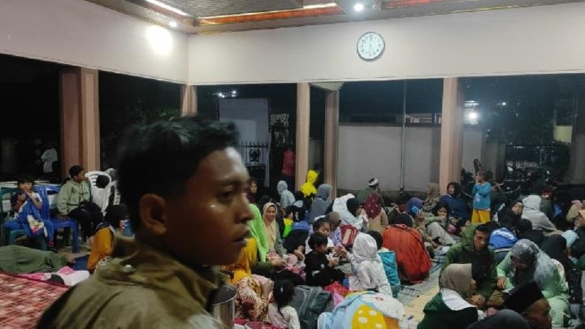 Hàng nghìn người dân phải sơ tán do núi lửa Semeru hoạt động trở lại. Ảnh: Tempo