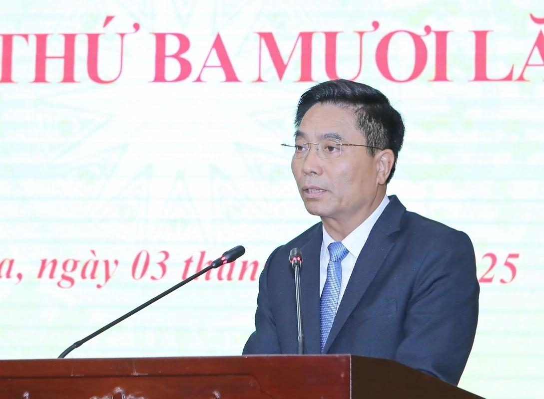 Bí thư Tỉnh ủy Nguyễn Doãn Anh phát biểu chỉ đạo kỳ họp.