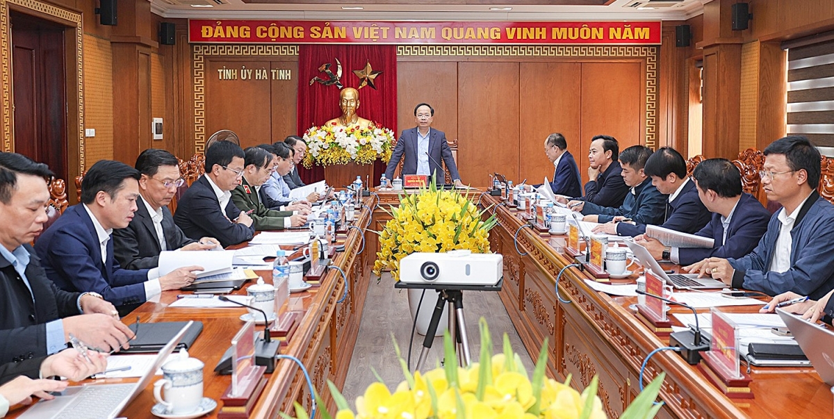 Ông Nguyễn Duy Lâm, Bí thư Tỉnh ủy tỉnh Hà Tĩnh chủ trì cuộc họp. (Ảnh: BHT)