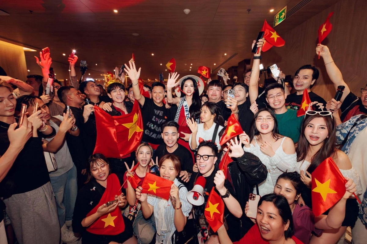 Hương Giang nhận được tình cảm của khán giả quê nhà.