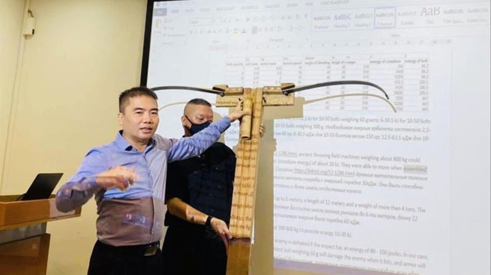 Kỹ sư Vũ Đình Thanh đã nghiên cứu và phục dựng nỏ thần Cổ Loa từ những bằng chứng khoa học và khảo cổ học. (Ảnh: NVCC)