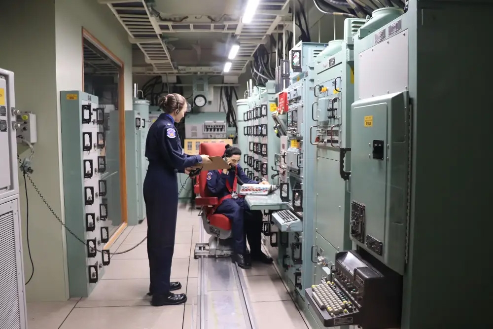 Bên trong mô hình huấn luyện quy trình tên lửa Minuteman II được trưng bày tại Bảo tàng Quốc gia Không quân Mỹ. Ảnh: Business Insider.