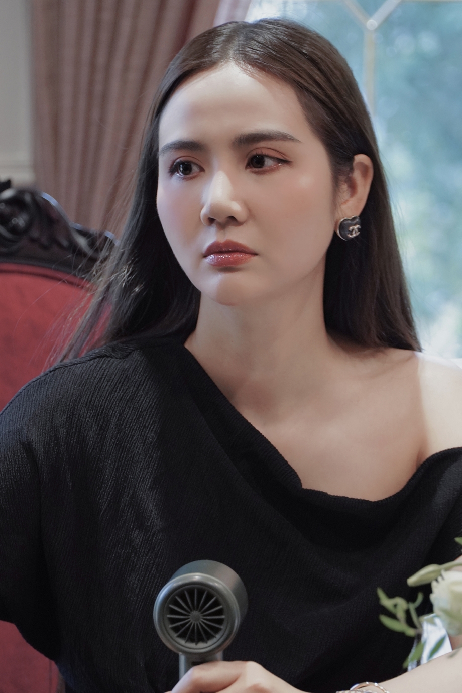 Tạo hình của Huyền Lizzie trong "Cách em 1 milimet"