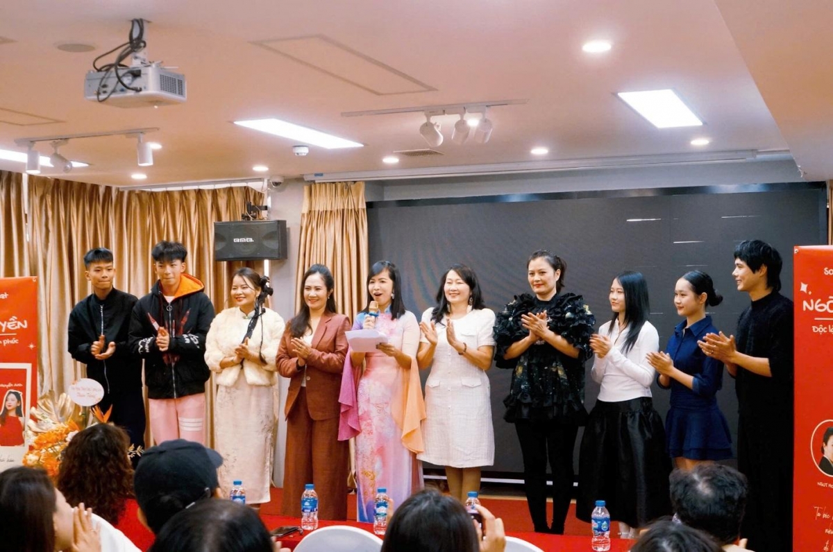 Đoàn phim "Ngõ nữ quyền" ra mắt khán giả"