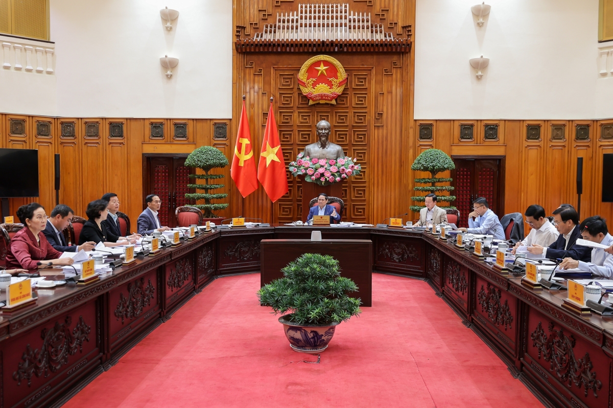 Thủ tướng Chính phủ Phạm Minh Chính chủ trì cuộc họp của Thường trực Chính phủ xem xét Đồ án quy hoạch trục đại lộ cảnh quan sông Hồng và Khu đô thị thể thao Olympic, Thủ đô Hà Nội. Ảnh: VGP/Nhật Bắc