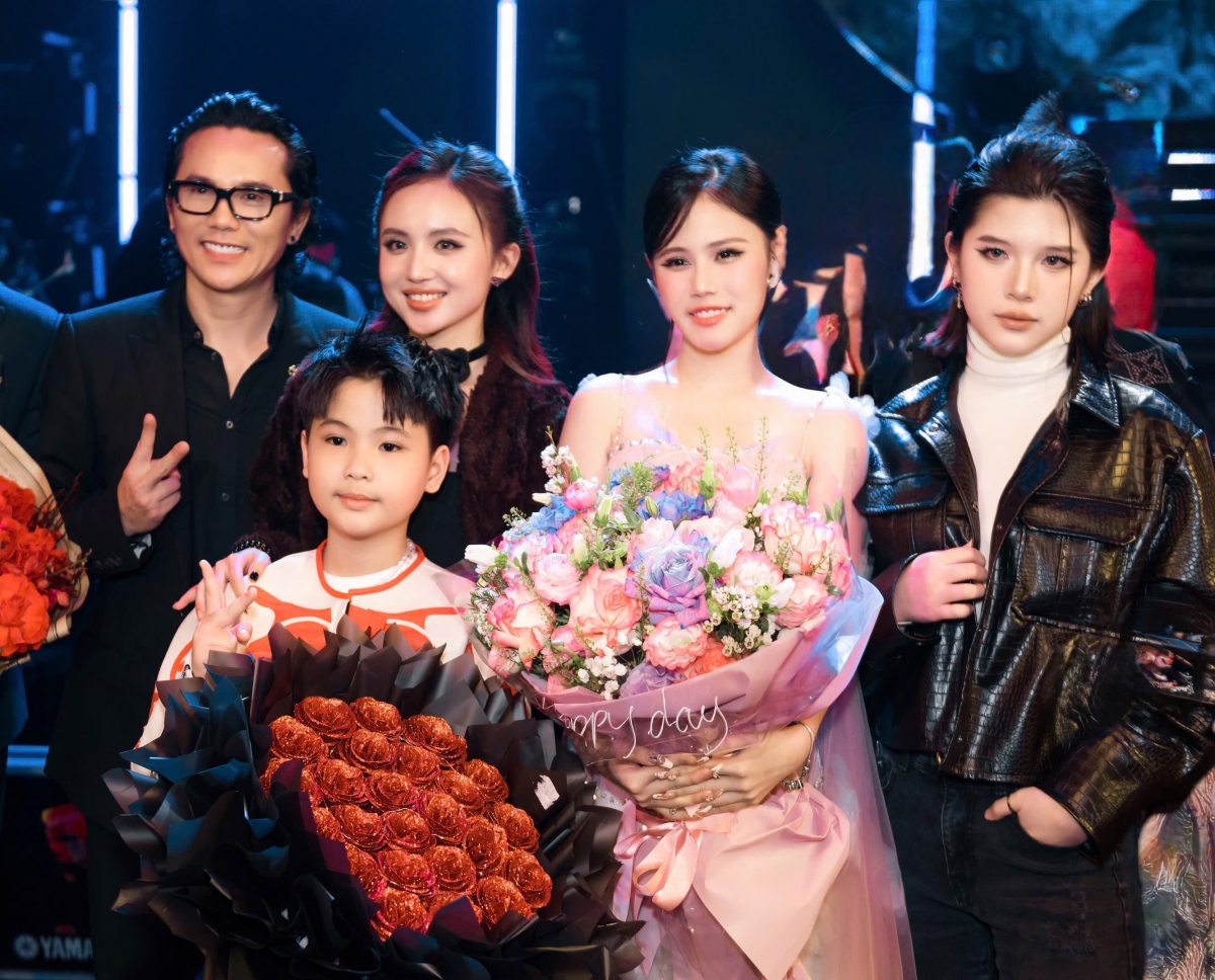 Là người kỹ tính trong công việc, Mars Anh Tú cho biết mọi nghệ sĩ đều có thỏa thuận riêng, kể cả con ruột.