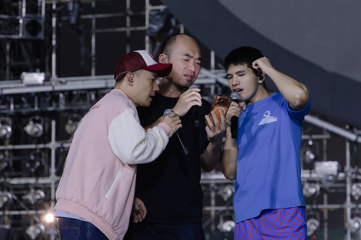 Quốc Thiên cùng Đinh Tiến Đạt và Tiến Luật