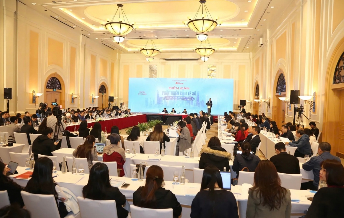 Toàn cảnh diễn đàn