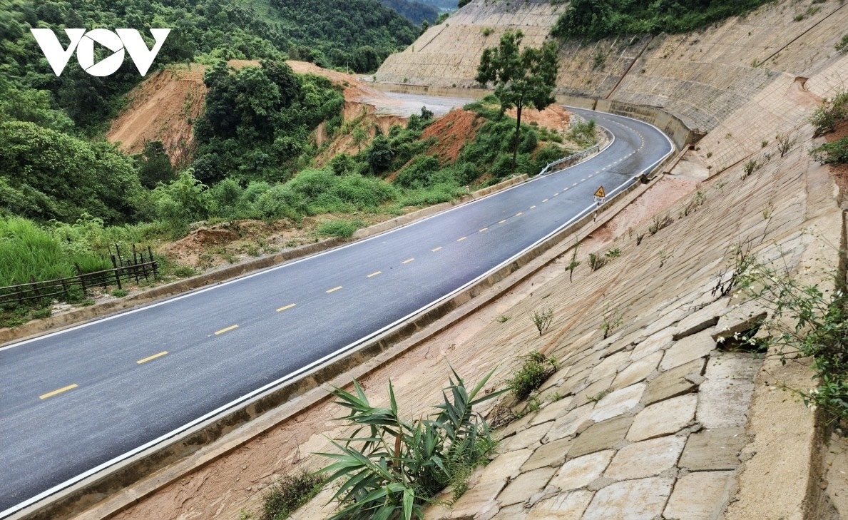 Đầu tư phát triển kết cấu hạ tầng giao thông là ưu tiên chiến lược...