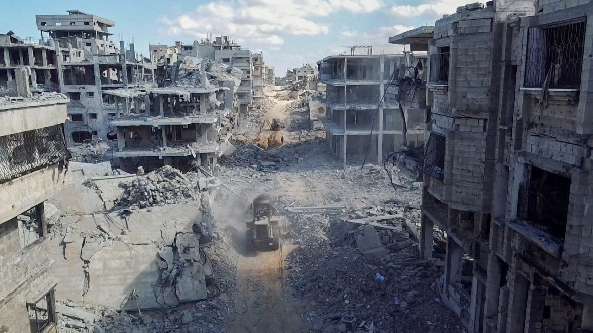 Quân đội Israel mở đợt không kích Dải Gaza - Ảnh: REUTERS