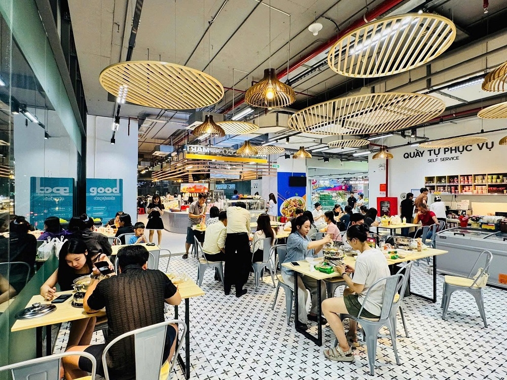 Khu foodcourt hiện đại là điểm nhấn độc đáo, kết hợp hài hòa ẩm thực