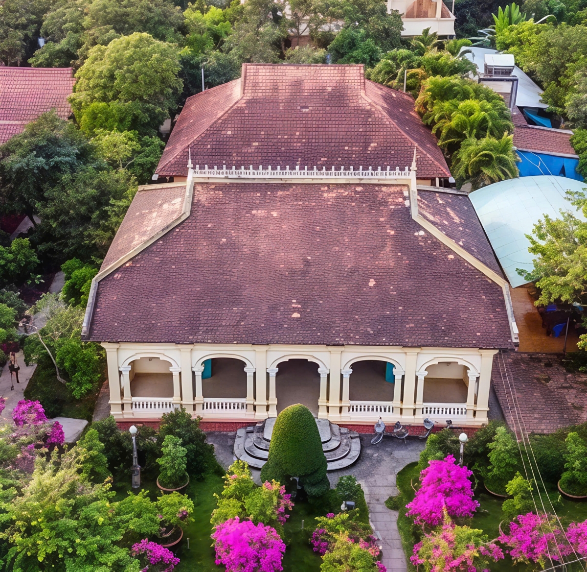 Khu Làng cổ Đông Hoa Hiệp với nhiều ngôi nhà cổ xưa, kiến trúc độc đáo