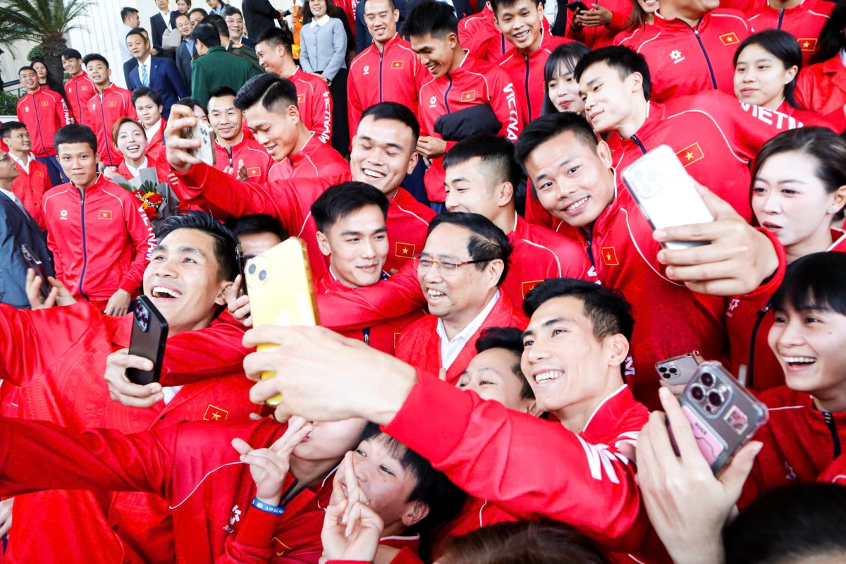 Đoàn Thể thao Việt Nam tham dự SEA Games 33 với 1.165 thành viên, gồm: 01 Trưởng đoàn; 03 Phó Trưởng đoàn; 69 cán bộ và nhân viên y tế; 44 lãnh đội; 16 chuyên gia; 191 huấn luyện viên; 841 vận động viên thi đấu ở 47 môn thể thao và phân môn.