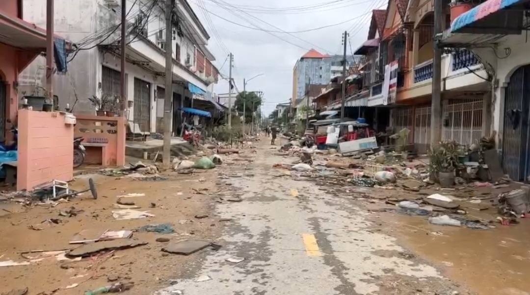 Khu dân cư Hat Yai sau đợt lũ lụt nghiêm trọng. Ảnh: Khaosod
