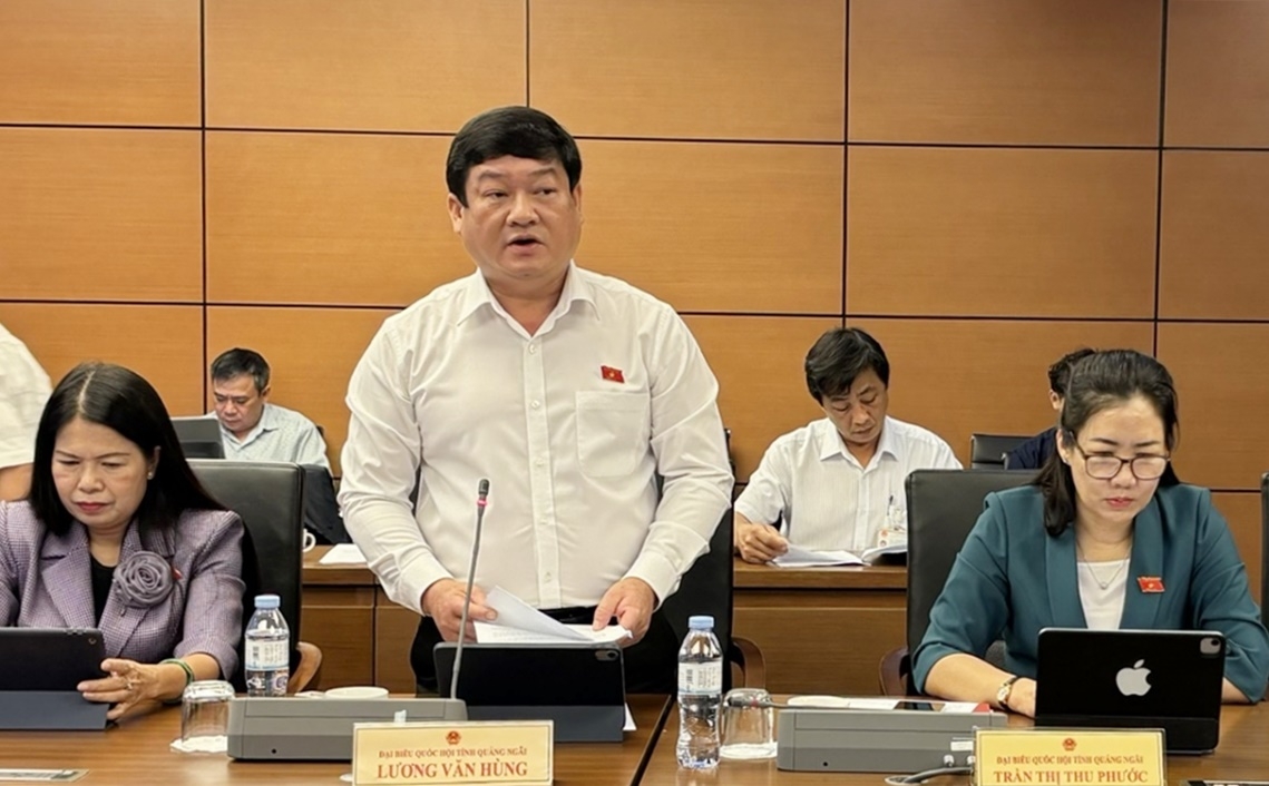 Đại biểu Lương Văn Hùng góp ý về dự thảo luật tại thảo luận tổ ngày 5/11.