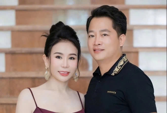 Trước đó, cặp vợ chồng Mailisa nổi tiếng trên mạng xã hội với những clip thể hiện sự giàu có với nhiều biệt thự, siêu xe... Theo điều tra, Phan Thị Mai (50 tuổi) và Hoàng Kim Khánh (40 tuổi) đã chỉ đạo buôn lậu các mỹ phẩm giá rẻ từ Quảng Châu (Trung Quốc) sau đó "hô biến" thành mỹ phẩm có nguồn gốc Hong Kong (Trung Quốc) để bán với giá đắt hơn nhiều lần.  