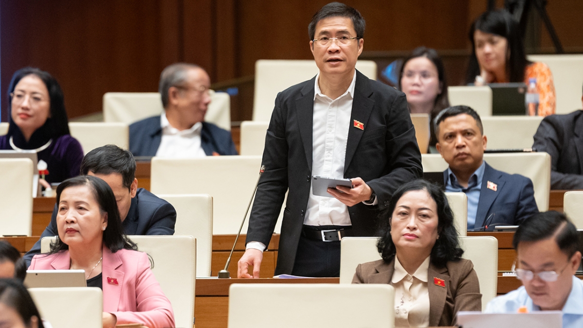 Đại biểu Hoàng Minh Hiếu (đoàn Nghệ An)