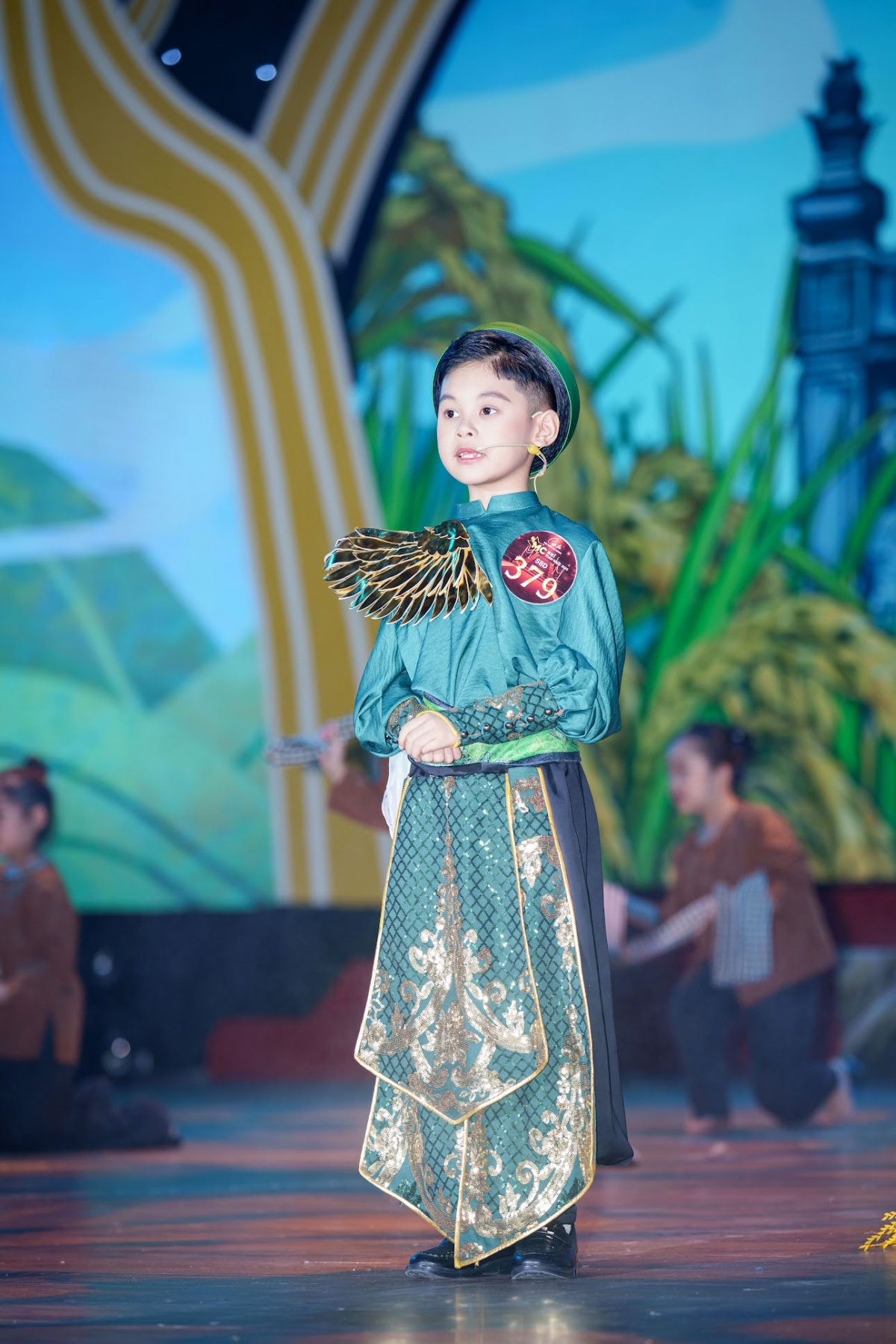 Văn Đình Minh Phú, 6 tuổi, đã vượt qua hàng nghìn thí sinh trên khắp cả nước để giành ngôi Quán quân Cuộc thi MC Nhí toàn quốc 2025