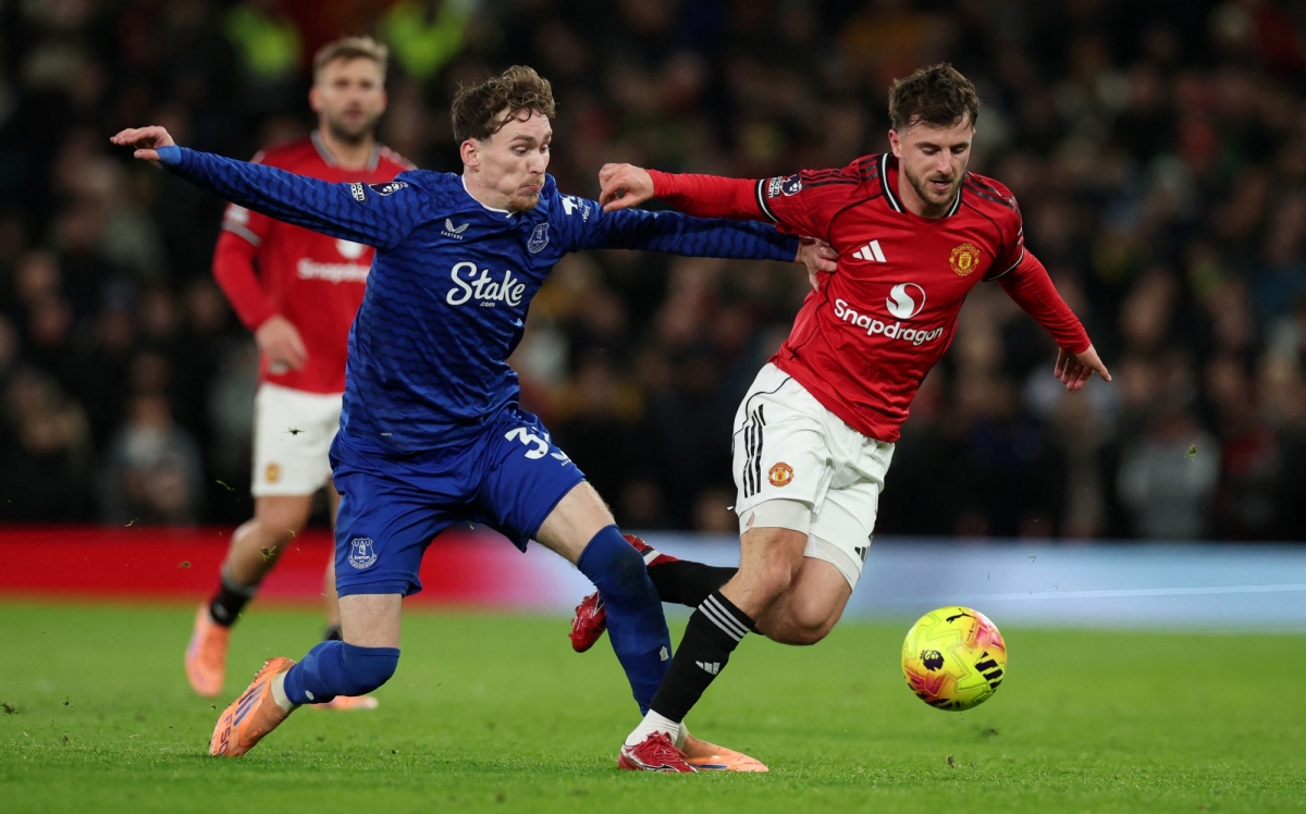 MU bất lực trong việc tìm đường vào khung thành của Everton. (Ảnh: Reuters)