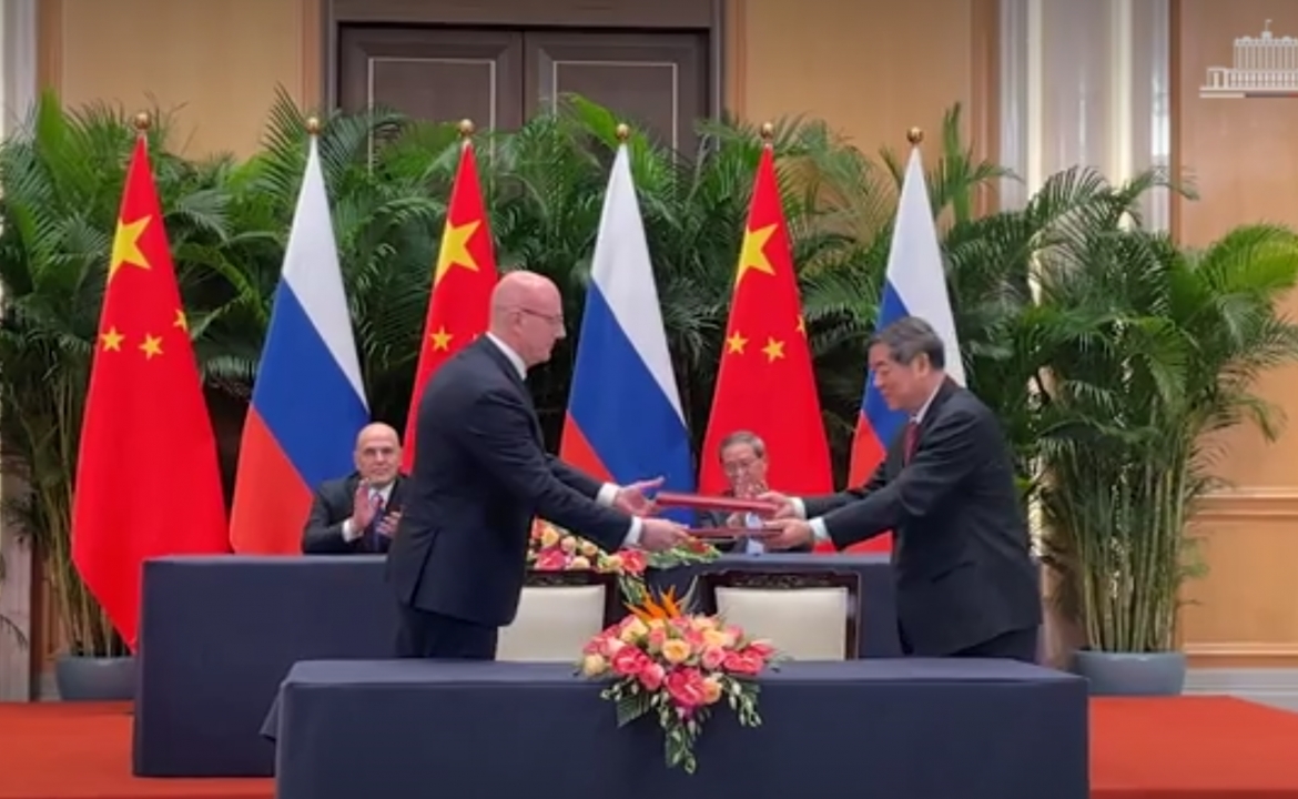 Nhiều văn kiện hợp tác được ký kết