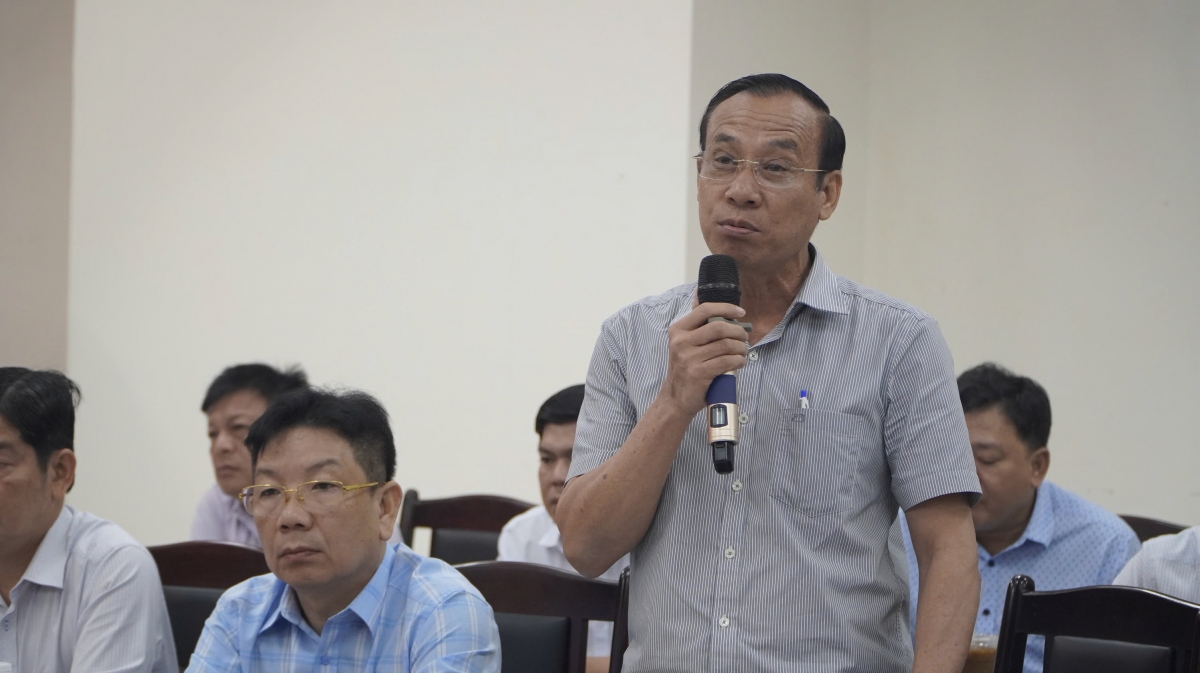 Ông Nguyễn Quốc Thơ, Phó Chi cục trưởng Chi cục Quản lý thị trường tỉnh An Giang cung cấp thông tin tại buổi giao ban báo chí