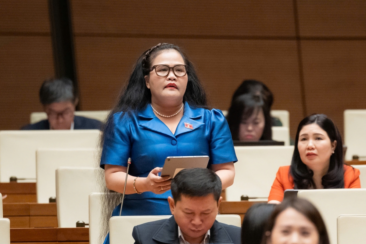 ĐBQH Nguyễn Thị Sửu, đoàn TP Huế (Ảnh: Quốc hội)