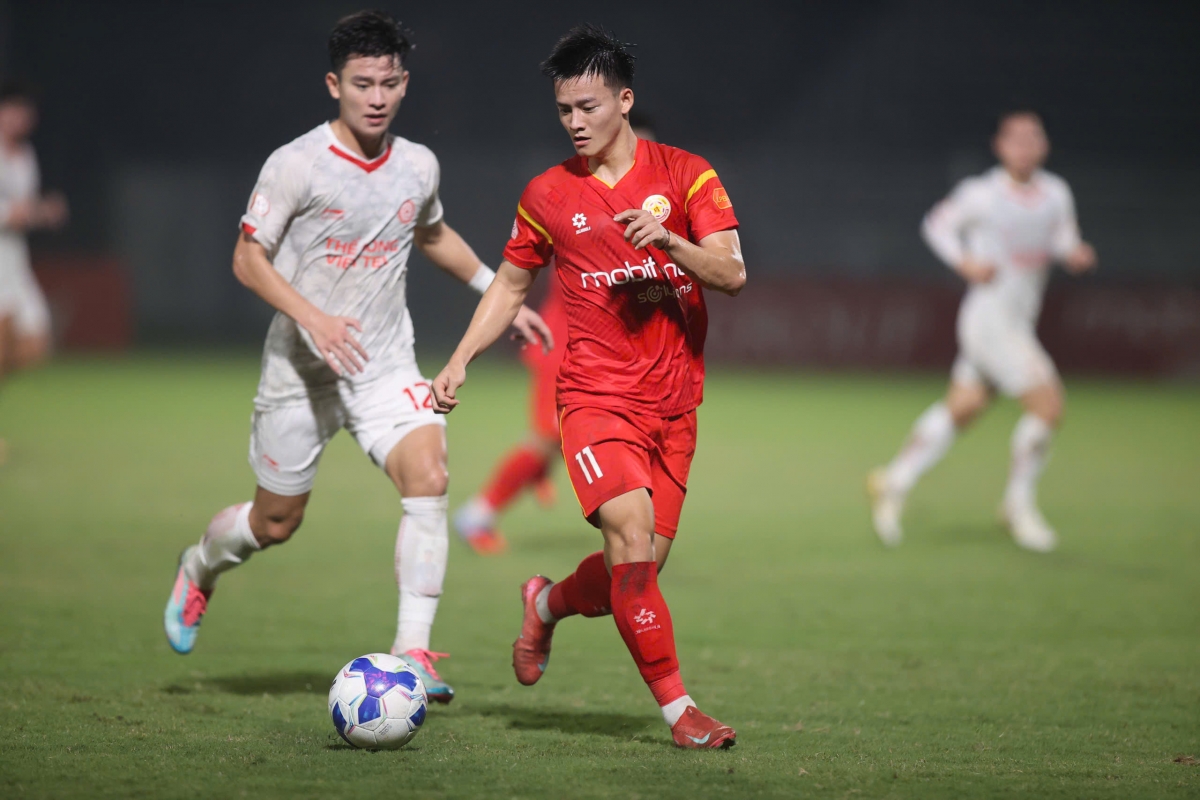 Những cầu thủ như Thanh Nhàn phải lên tập trung U22 Việt Nam ngay sau khi thi đấu vòng 11 V-League.
(Ảnh: VPF). 