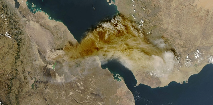 Nhiều chuyến bay tại Ấn Độ bị ảnh hưởng do tro bụi từ núi lửa ở Ethiopia. Ảnh: Reuters